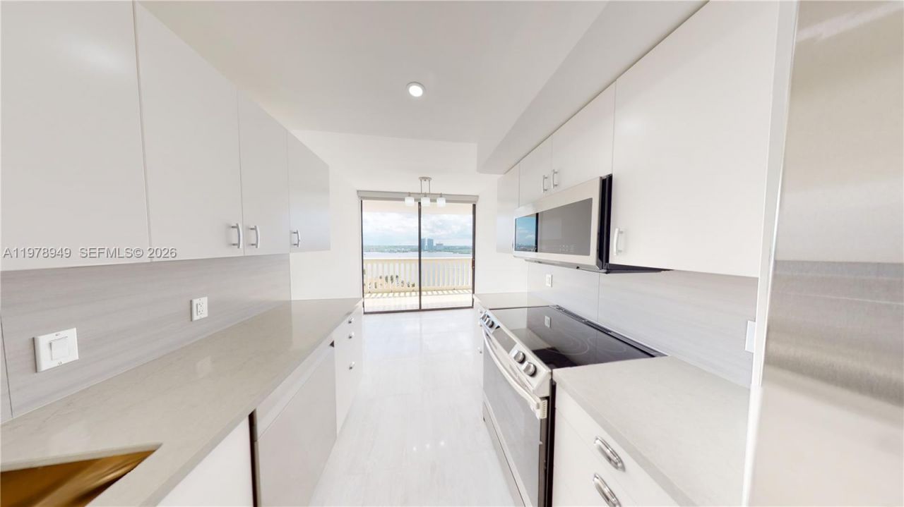 1000 W Island Blvd , Unit 1812, Aventura, FL 33160 Photo