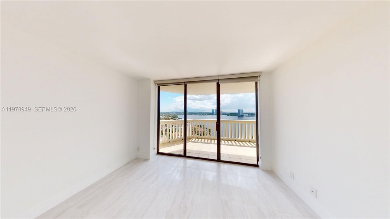 1000 W Island Blvd , Unit 1812, Aventura, FL 33160 Photo