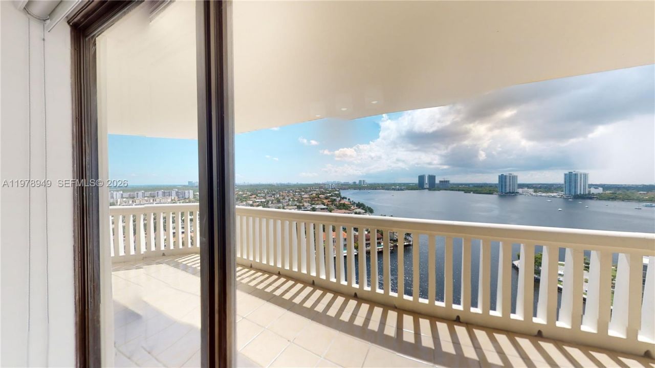 1000 W Island Blvd, Unit 1812, Aventura, FL 33160 Photo