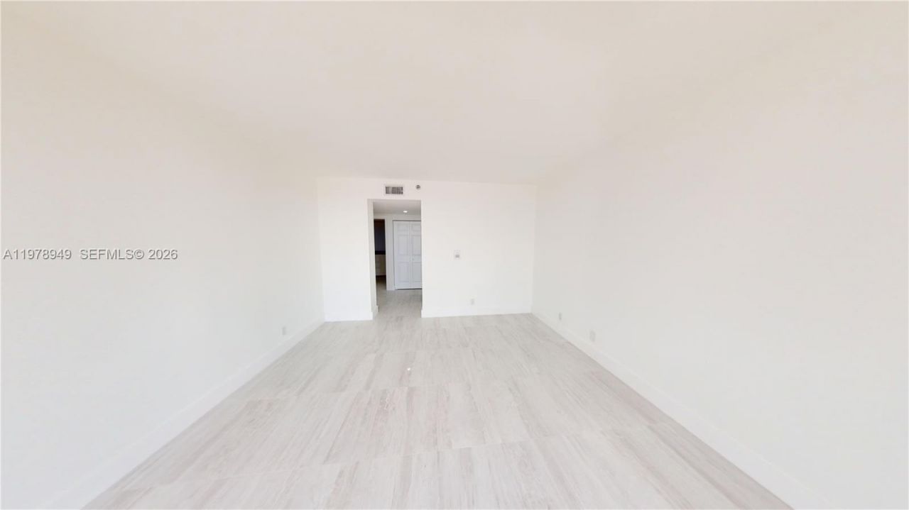 1000 W Island Blvd , Unit 1812, Aventura, FL 33160 Photo