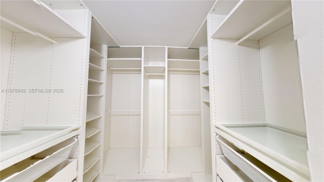 1000 W Island Blvd , Unit 1812, Aventura, FL 33160 Photo