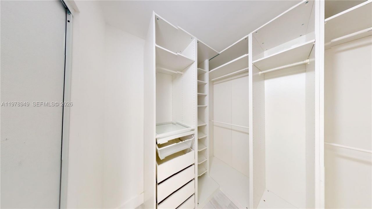 1000 W Island Blvd , Unit 1812, Aventura, FL 33160 Photo