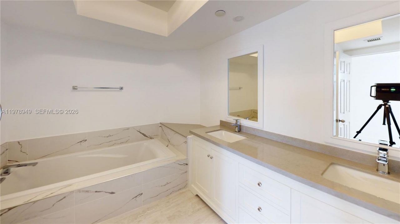 1000 W Island Blvd , Unit 1812, Aventura, FL 33160 Photo