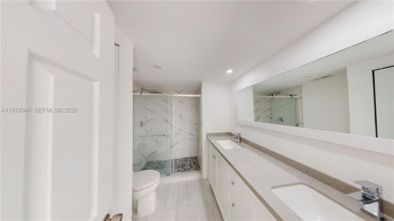 1000 W Island Blvd , Unit 1812, Aventura, FL 33160 Photo