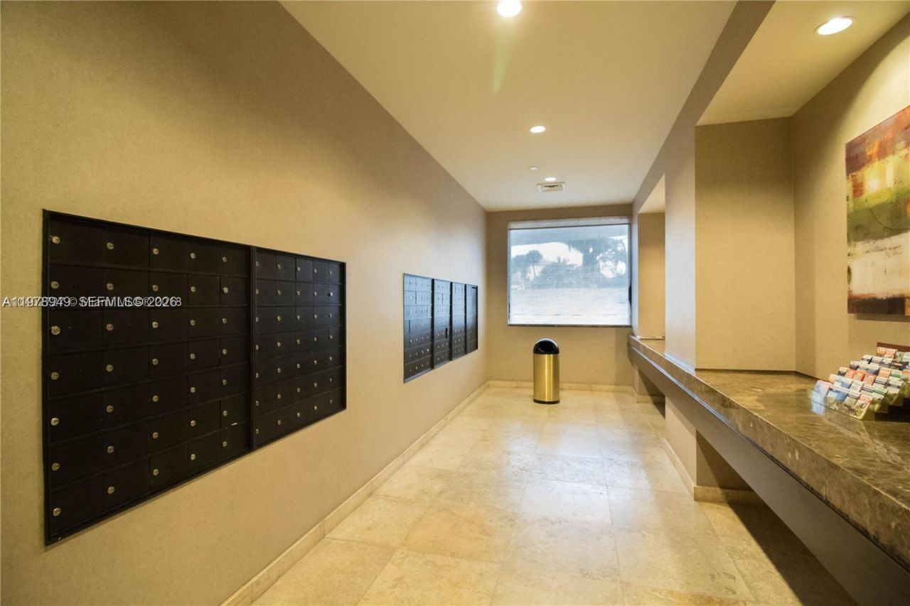 1000 W Island Blvd, Unit 1812, Aventura, FL 33160 Photo