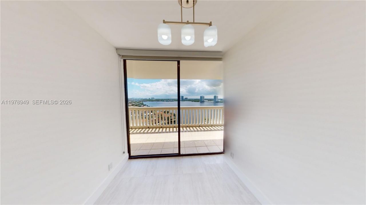 1000 W Island Blvd , Unit 1812, Aventura, FL 33160 Photo