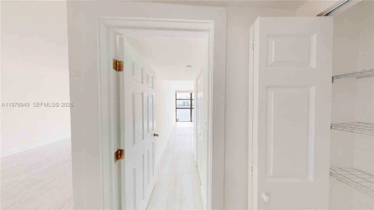 1000 W Island Blvd , Unit 1812, Aventura, FL 33160 Photo