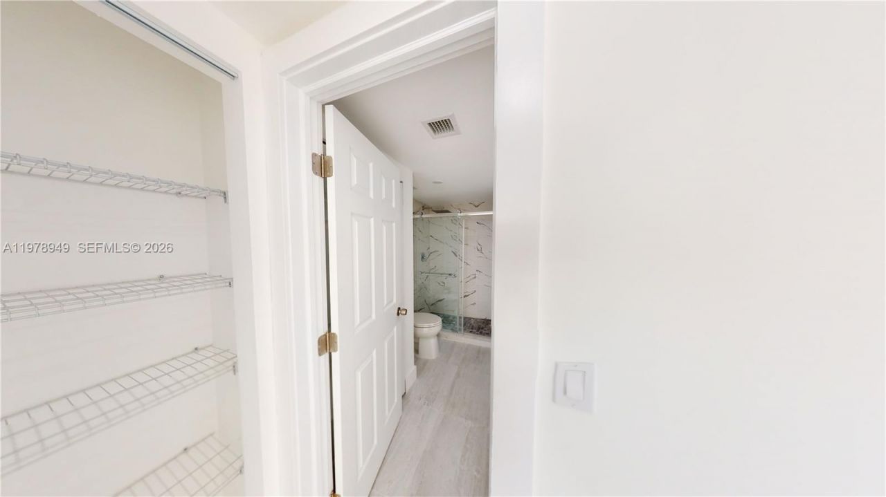 1000 W Island Blvd , Unit 1812, Aventura, FL 33160 Photo