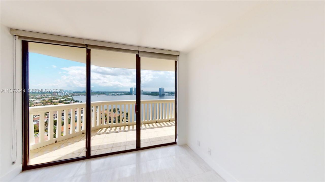 1000 W Island Blvd , Unit 1812, Aventura, FL 33160 Photo