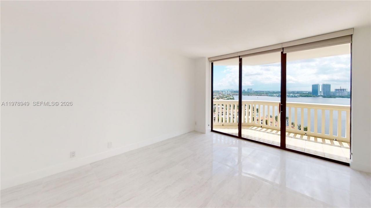 1000 W Island Blvd , Unit 1812, Aventura, FL 33160 Photo