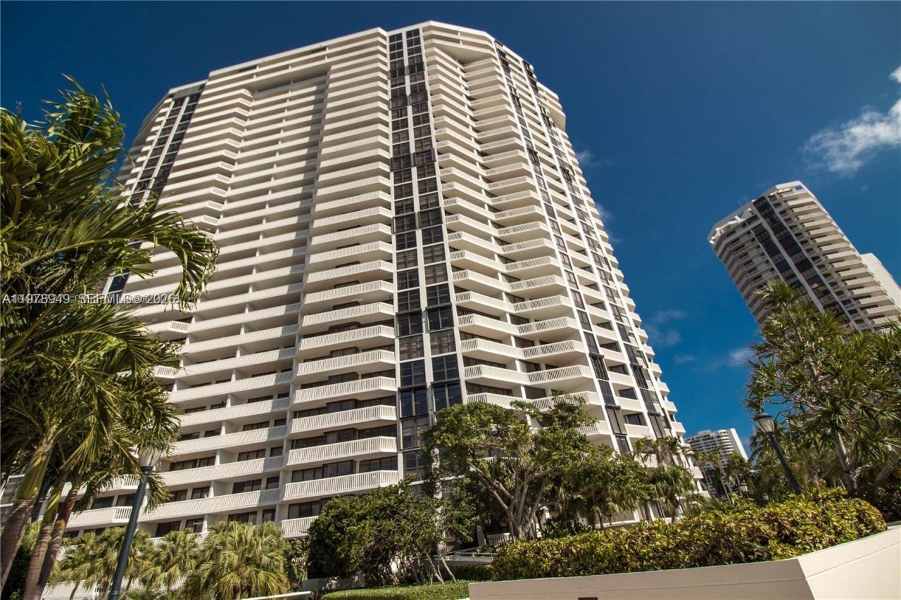 1000 W Island Blvd, Unit 1812, Aventura, FL 33160 Photo