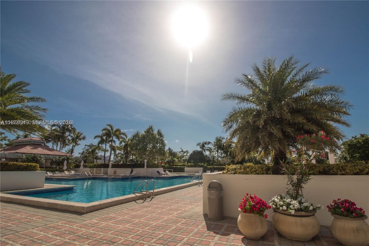 1000 W Island Blvd , Unit 1812, Aventura, FL 33160 Photo