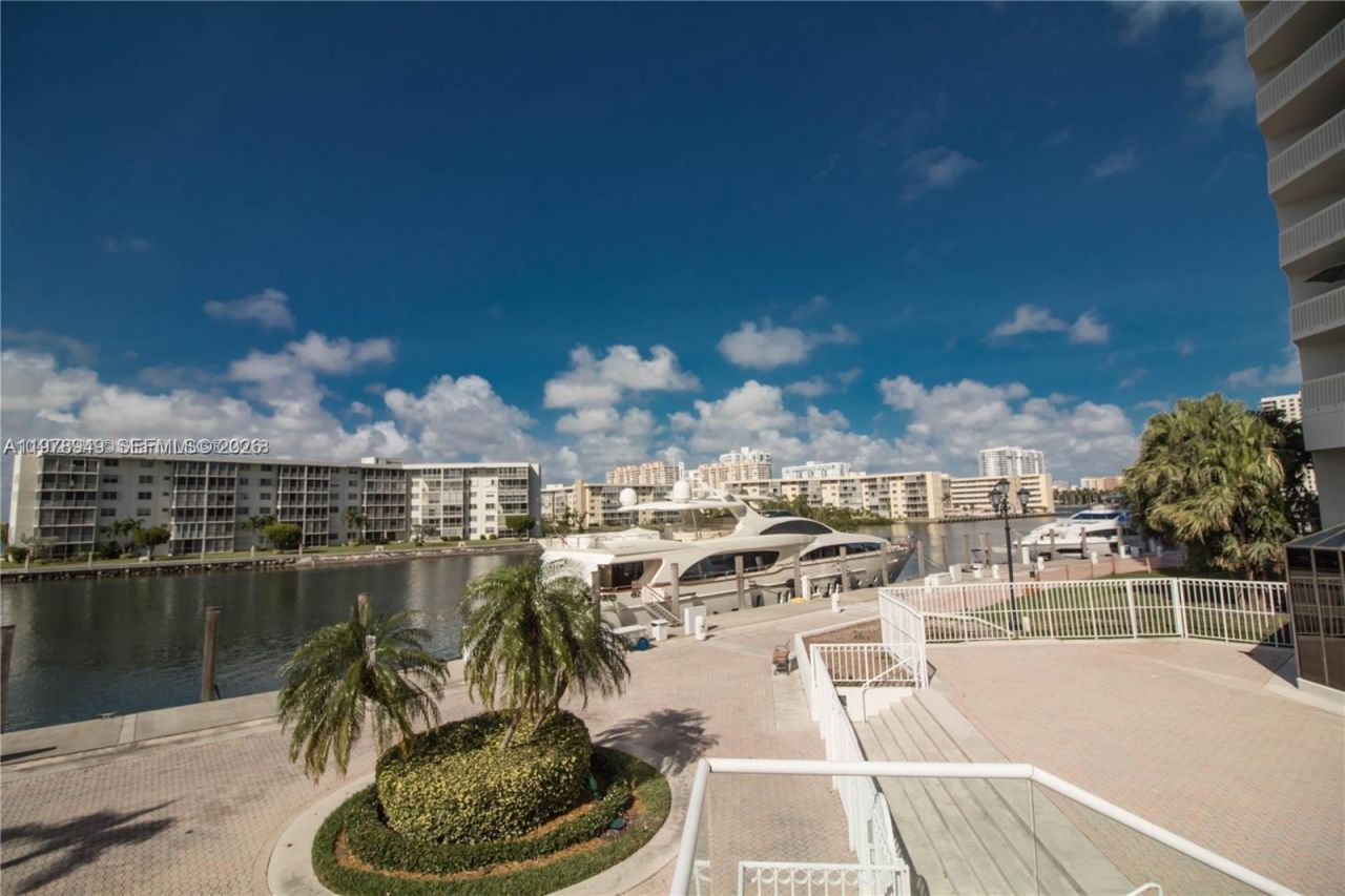 1000 W Island Blvd , Unit 1812, Aventura, FL 33160 Photo