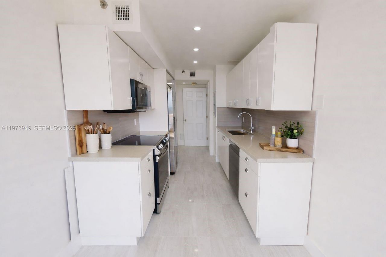 1000 W Island Blvd, Unit 1812, Aventura, FL 33160 Photo