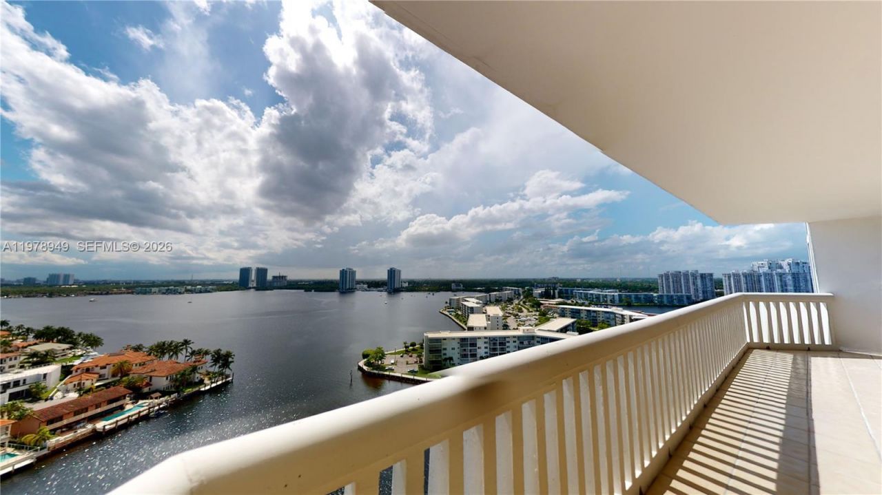 1000 W Island Blvd , Unit 1812, Aventura, FL 33160 Photo