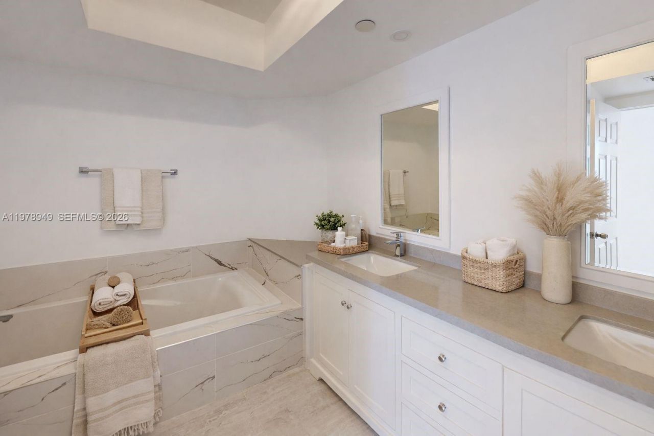 1000 W Island Blvd, Unit 1812, Aventura, FL 33160 Photo