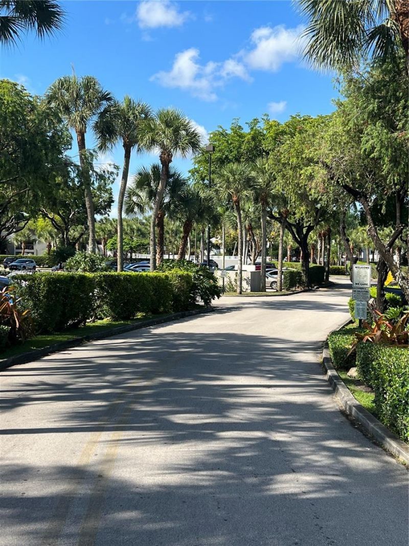 8810 SW 132nd Pl, Unit 307DN, Miami, FL 33186 Photo