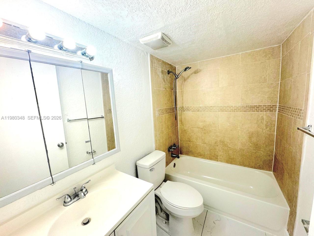 1805 W 56th St , Unit 202, Hialeah, FL 33012 Photo
