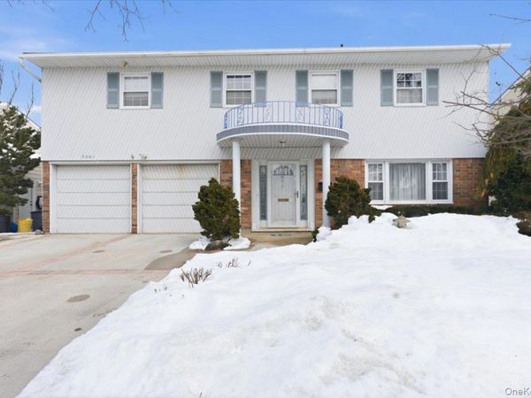 3881 Greentree Drive , Oceanside, NY 11572