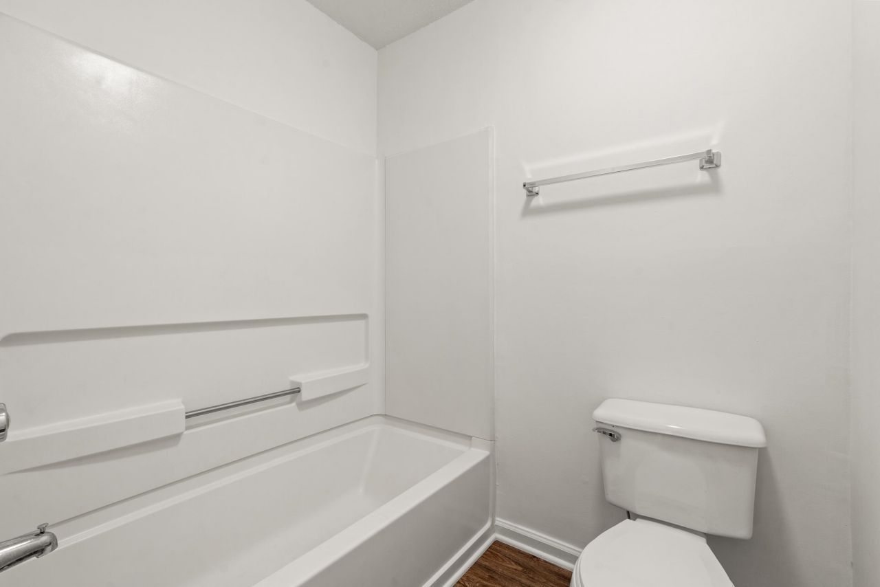 4239 Villas Dr. Photo 10