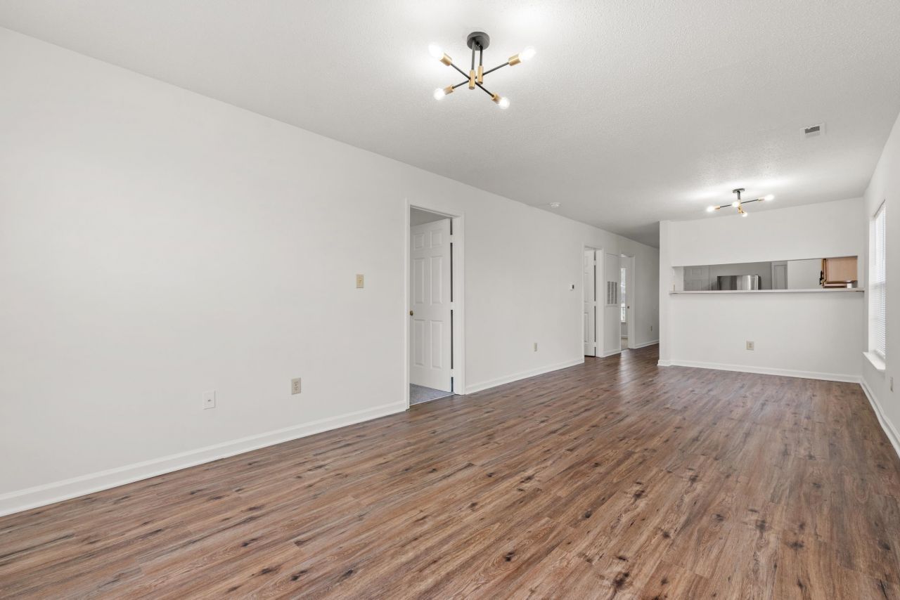 4239 Villas Dr. Photo 13