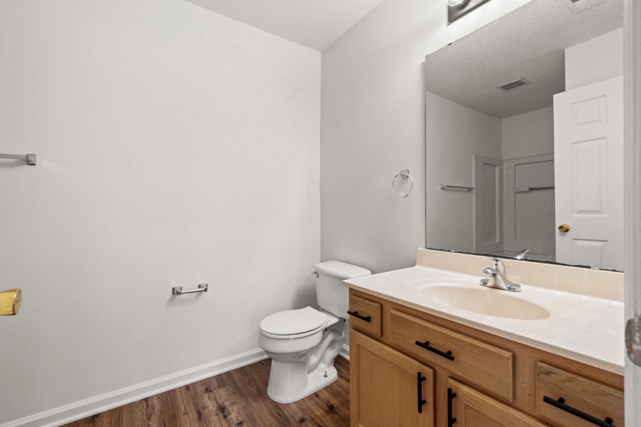 4239 Villas Dr. Photo 17