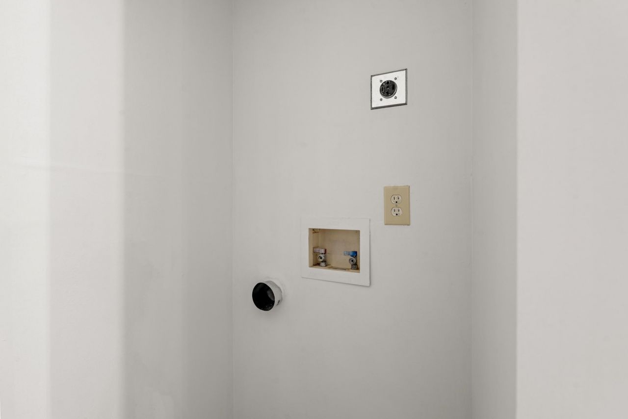 4239 Villas Dr. Photo 5