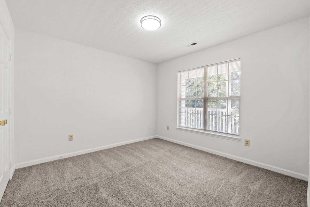 4239 Villas Dr. Photo 6