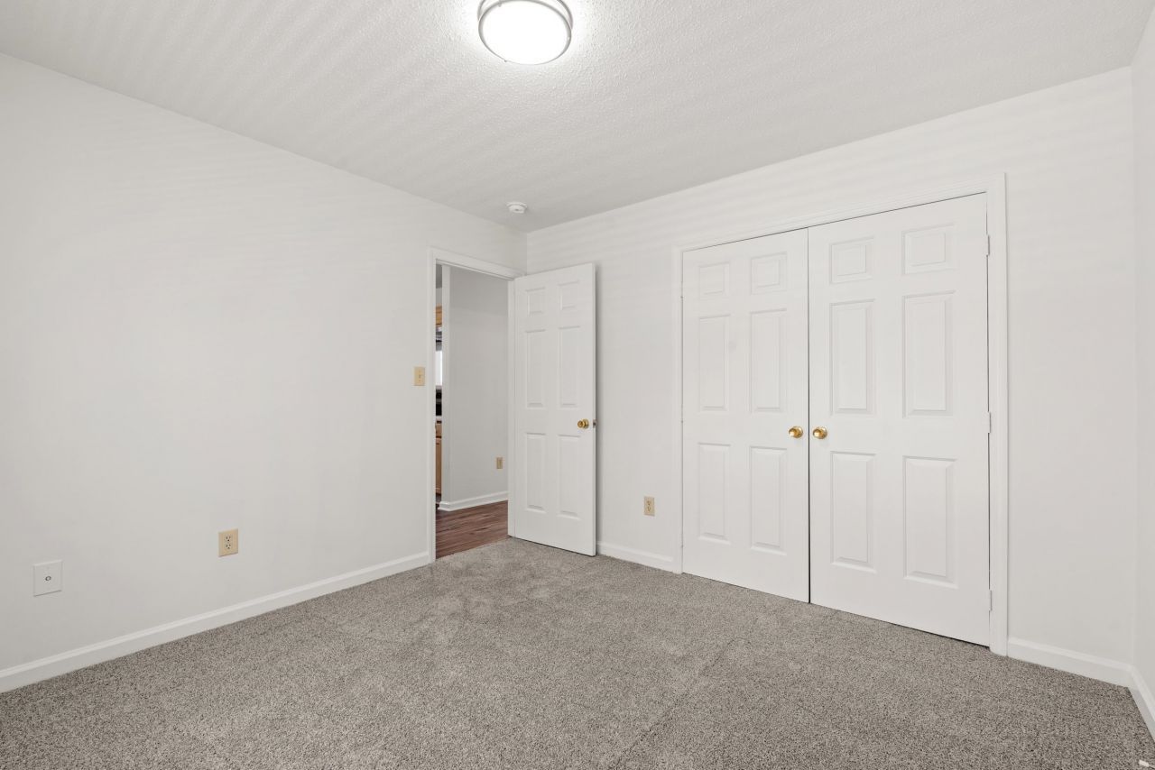 4239 Villas Dr. Photo 7