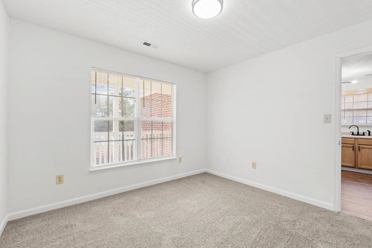 4239 Villas Dr. Photo 8