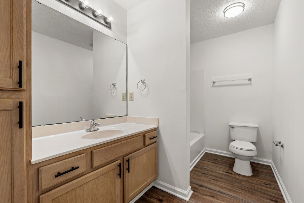 4239 Villas Dr. Photo 9