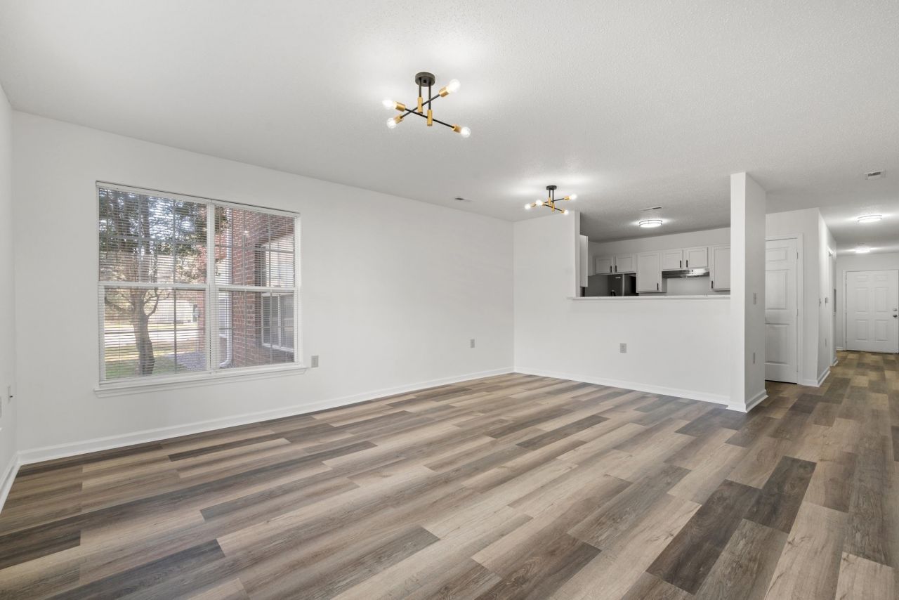 4273 Villas Dr. Photo 11