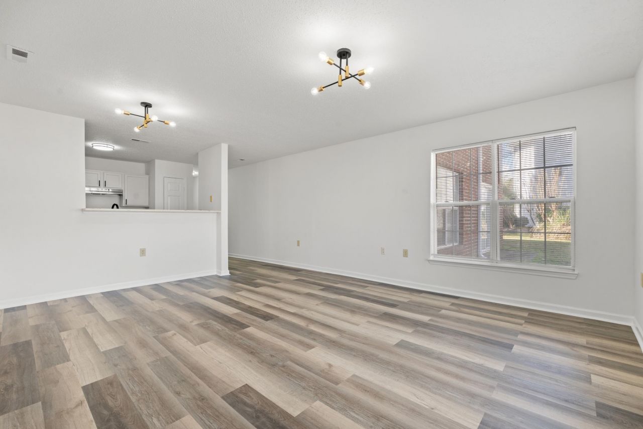 4273 Villas Dr. Photo 12