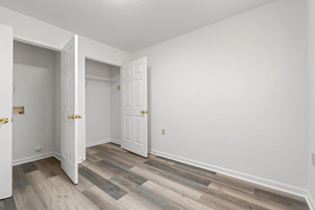 4273 Villas Dr. Photo 14