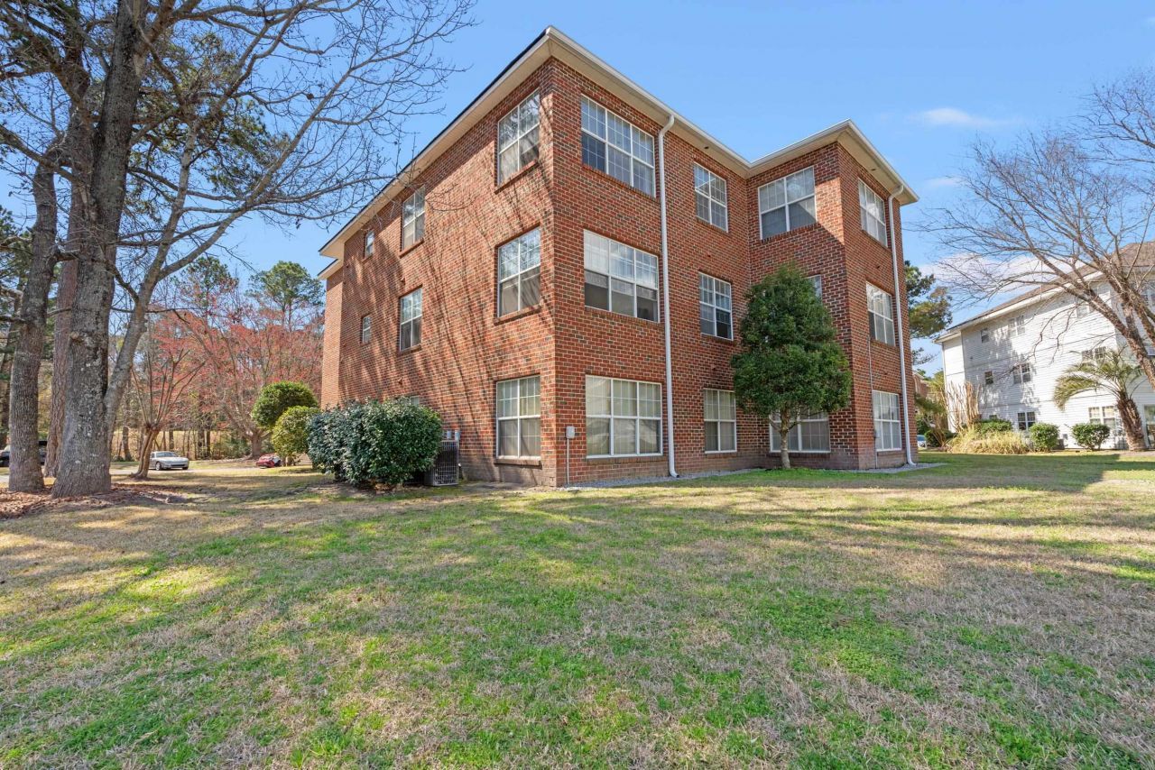 4273 Villas Dr. Photo 15