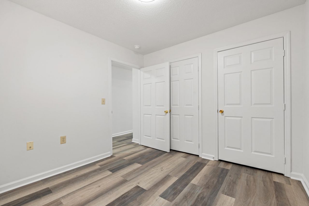 4273 Villas Dr. Photo 4