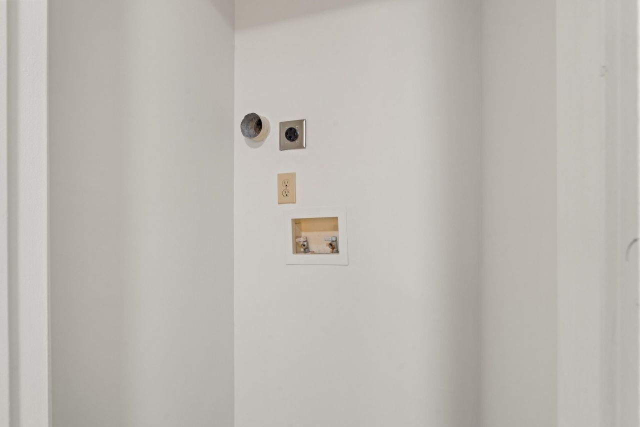 4273 Villas Dr. Photo 5