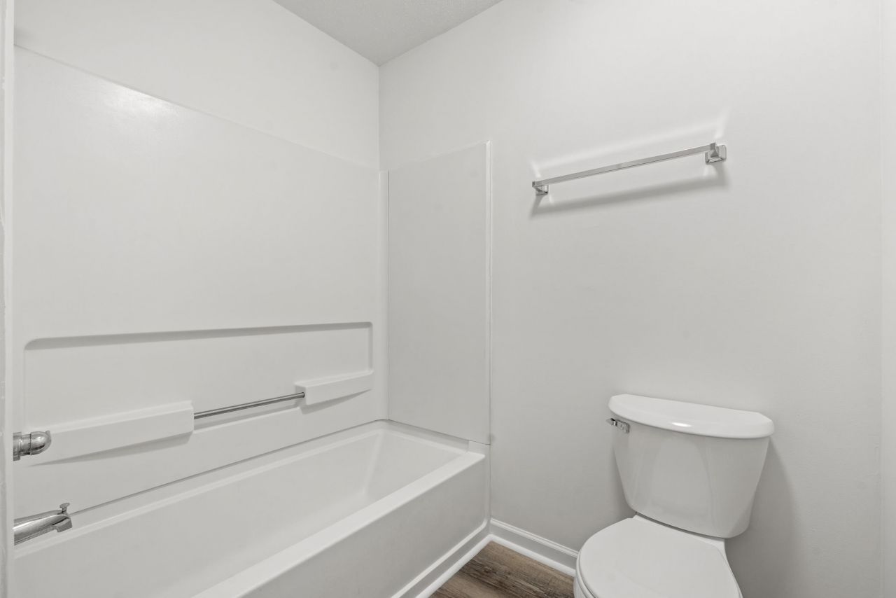 4273 Villas Dr. Photo 7