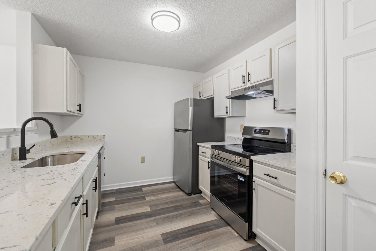 4273 Villas Dr. Photo 9