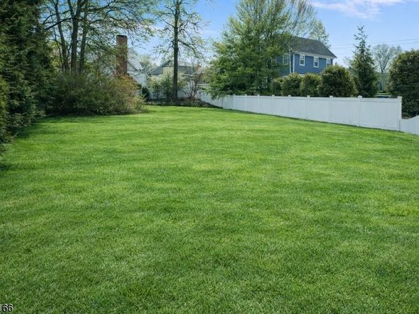 8 Hedges Ave, Chatham, NJ 07928