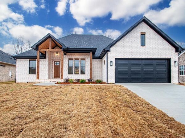 557 Valley Oak Drive, Sherwood, AR 72120