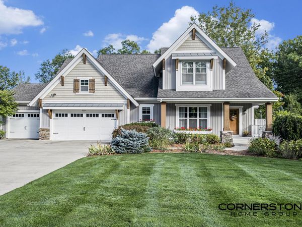 4304 Oak River Court NE, Grand Rapids, MI 49525