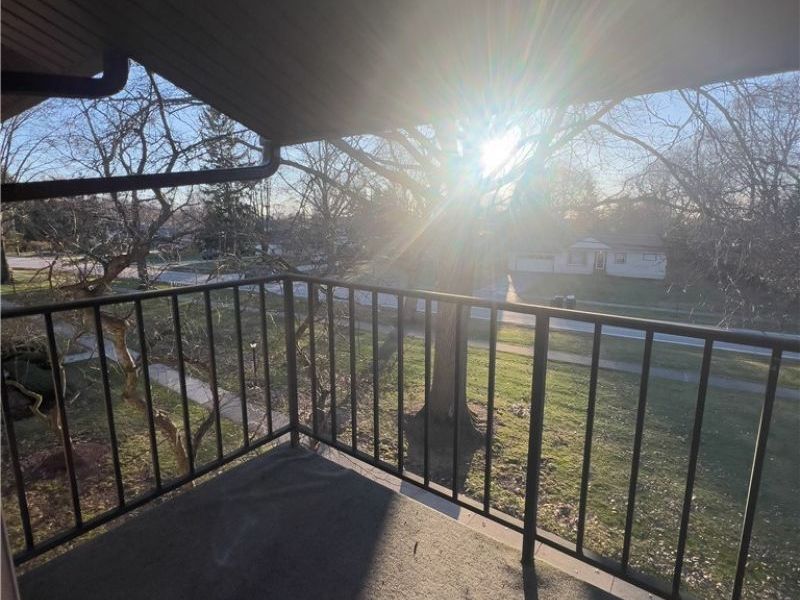 16480 W Heather Lane, Unit 304, Middleburg Heights, OH 44130 Photo 8