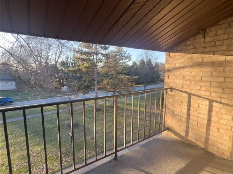 16480 W Heather Lane, Unit 304, Middleburg Heights, OH 44130 Photo 9