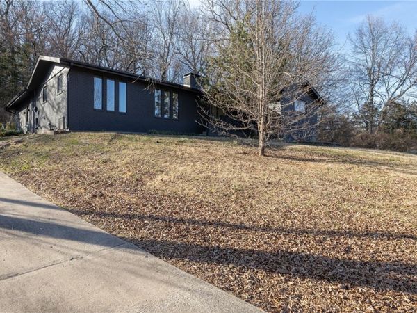 4047 N Valerie Drive, Fayetteville, AR 72703