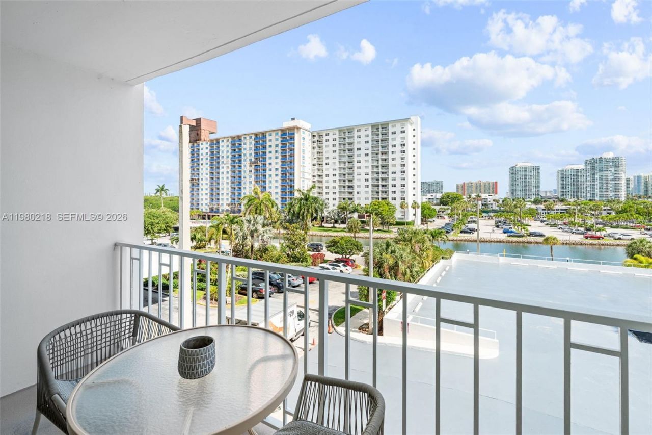 500 Bayview Dr, Unit 325, Sunny Isles Beach, FL 33160 Photo