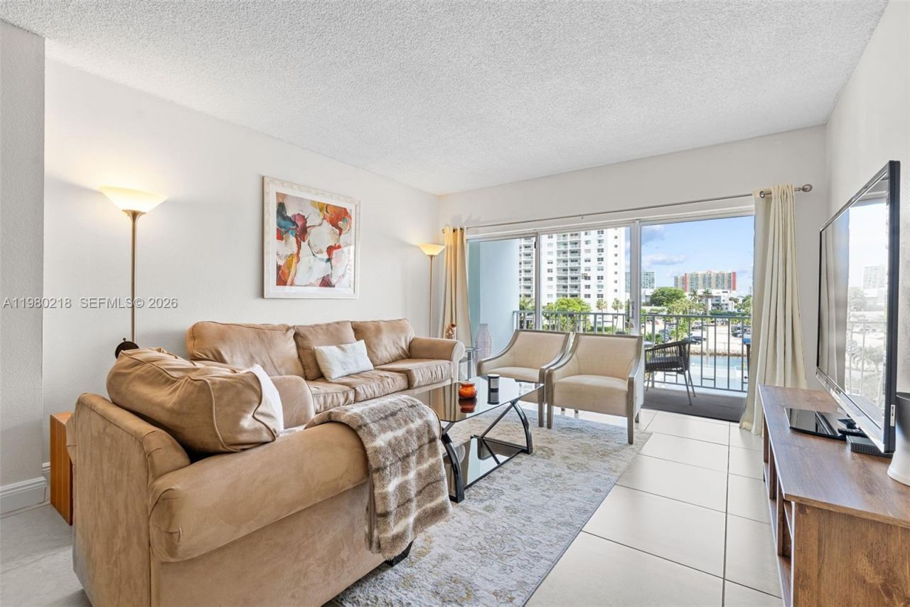 500 Bayview Dr, Unit 325, Sunny Isles Beach, FL 33160 Photo