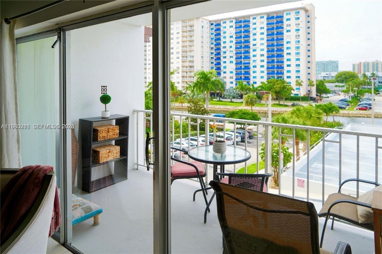 500 Bayview Dr , Unit 325, Sunny Isles Beach, FL 33160 Photo