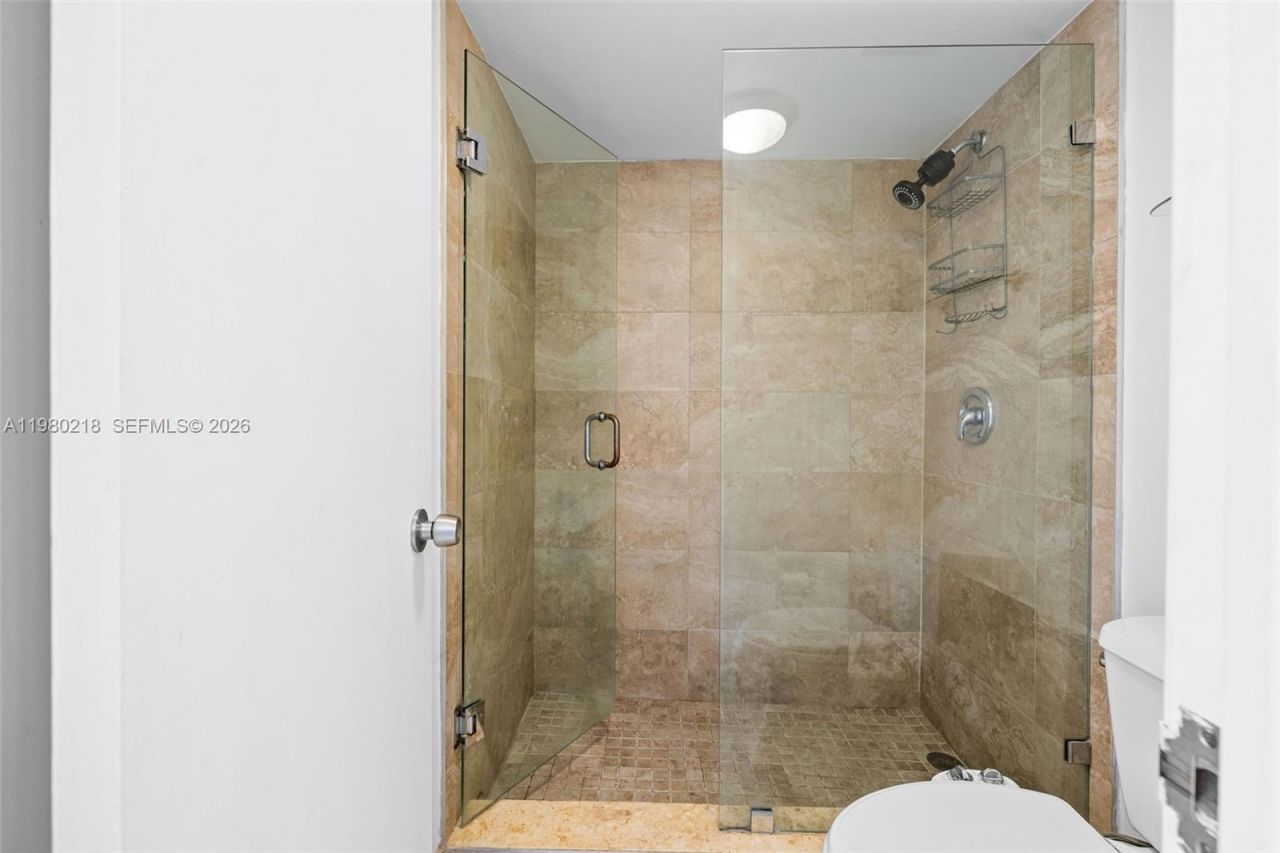 500 Bayview Dr, Unit 325, Sunny Isles Beach, FL 33160 Photo