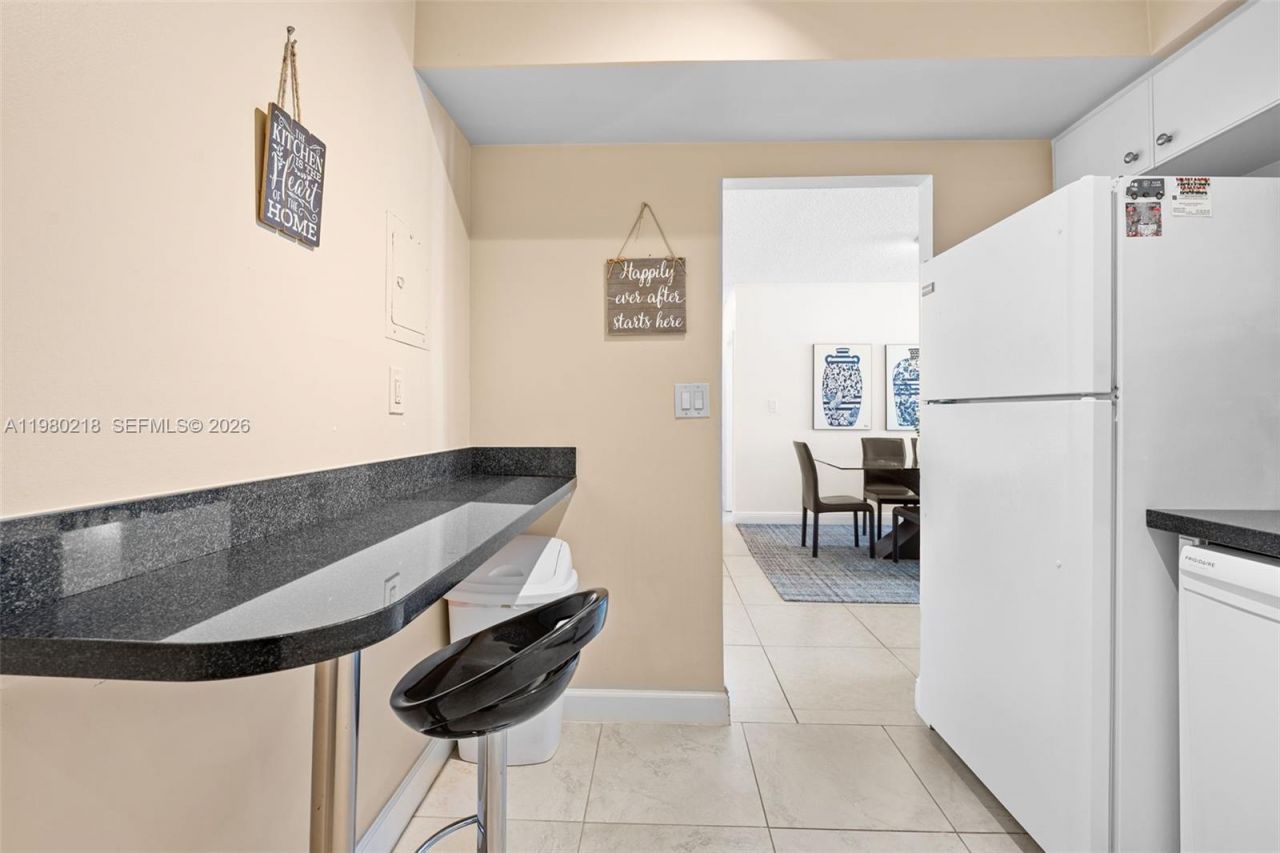 500 Bayview Dr, Unit 325, Sunny Isles Beach, FL 33160 Photo